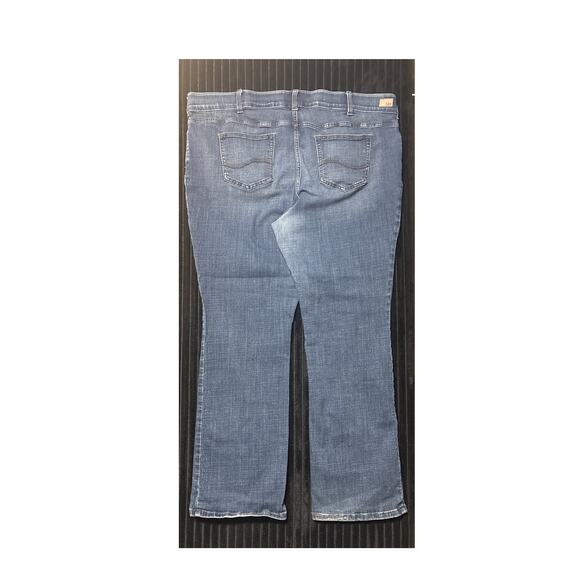 Lee Women’s Bootcut Jeans Size 22W Mid Rise Flex Motion Stretch 30” - Picture 2 of 3